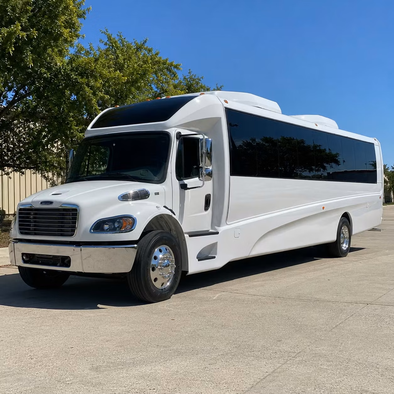 minibus rentals for smaller everett prom groups