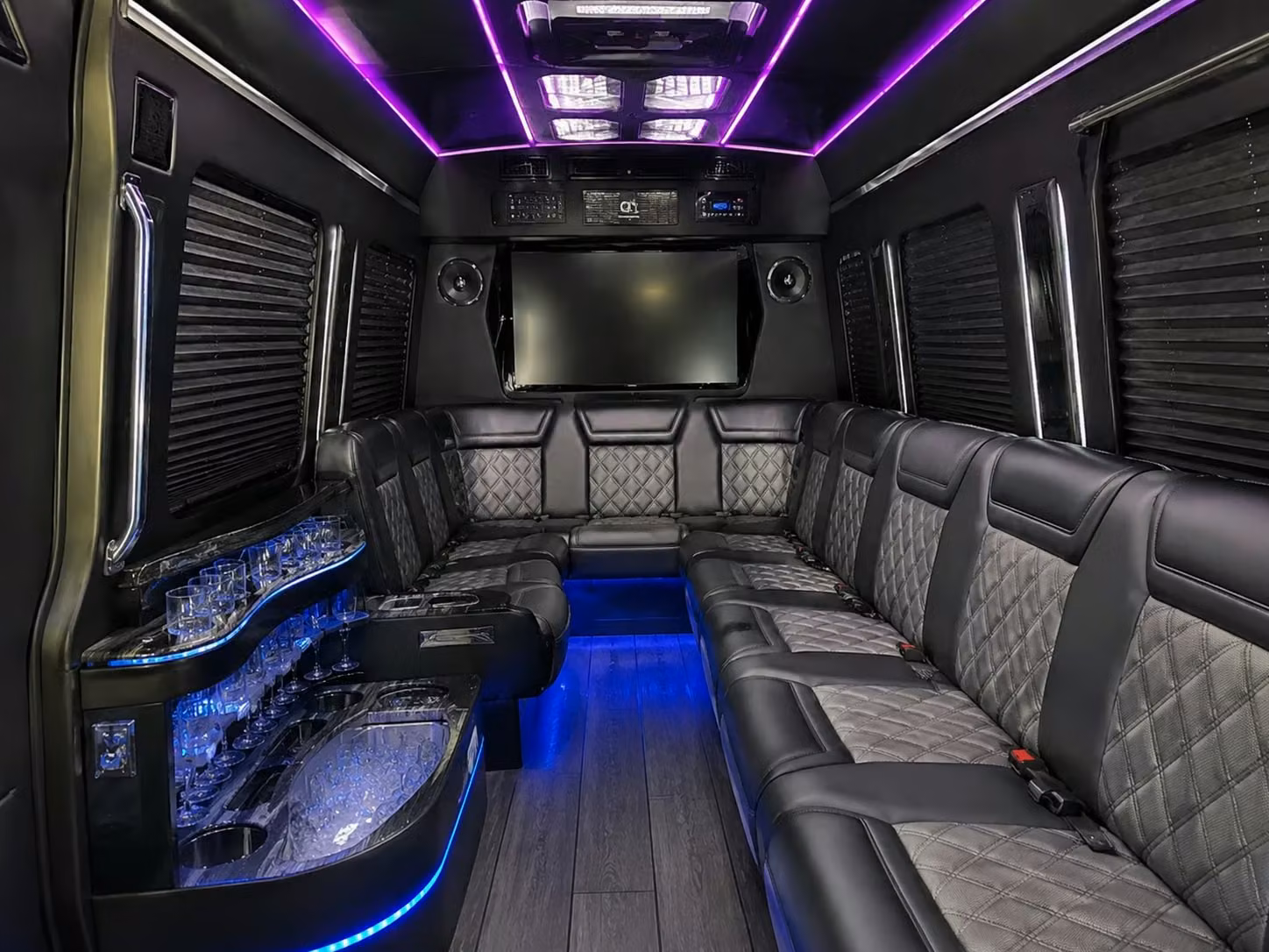 moving out of town wedding guests from paine field or seattle tacoma to everett is effortless